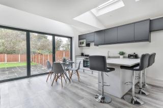 Spacious, Modern 2 Bed Apartment With Ensuites - 7