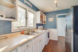 Pet-Friendly Cabin on Star Lake Fire Pit and Grill! - 2