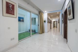 Stunning Luxury 3 Bedroom Apartment - 9