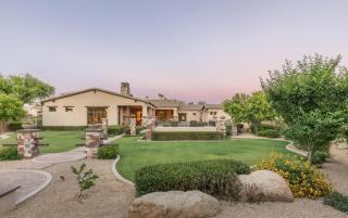 Private Pool & Hot Tub, Retreat - Large Luxury Smart Home - 9