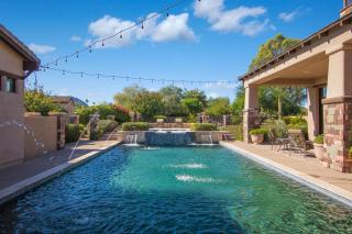Private Pool & Hot Tub, Retreat - Large Luxury Smart Home - 2