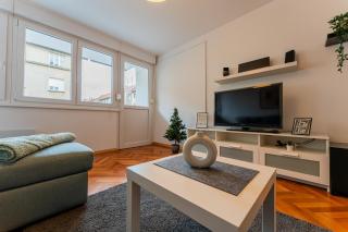 Flexible SelfCheckIns 116 - Zagreb - Bedroom - Loggia - 5