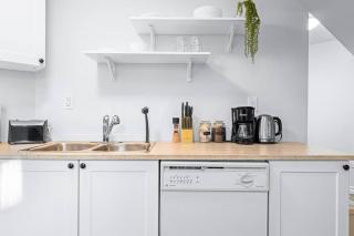 Charming 1-bed basement, Wi-Fi - 5