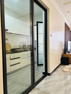 Stylish Furnished 2-Bedroom in Prime Kilimani - Nairobi - 1