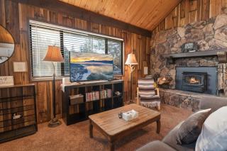 Cozy Cabin - Quiet Area, Fireplace, Smart TV, Fenced Yard - Big Bear City - 8