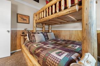 Hythe Cabin - Adorable Cabin, Fireplace, Deck, Barbecue - 1