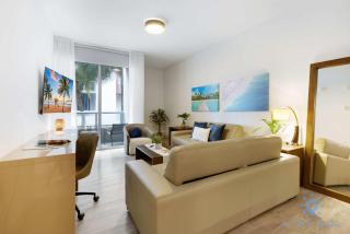2BR Apartment with Rooftop Pool - Hollywood - 0