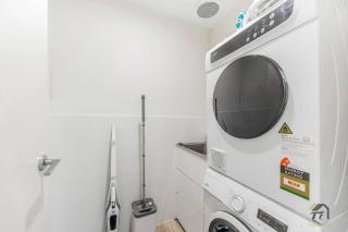 3 bedroom apartment, Sleek Sanctuary in Homebush - Sydney - 4