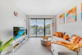 3 bedroom apartment, Sleek Sanctuary in Homebush - Sydney - 1