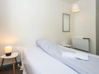 Splendid cabin in camping resort - 4