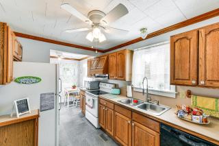 Cottage with Yard in Dtwn Chincoteague! - 2