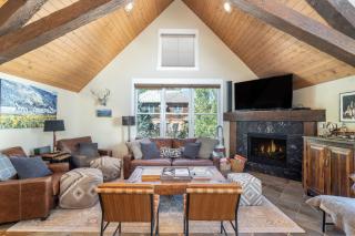 Main Street Tri-plex close to everything! - 0