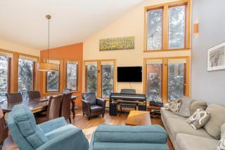 Centrally Located in Town, This 2 Bed and 2 Bath Manitou is a Must See - 9