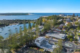 THE Ritz - In the Heart of Town - Yamba - 6