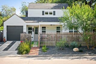 2BR Bungalow Near Lady Bird Lake & Rainey Street - Austin - 0