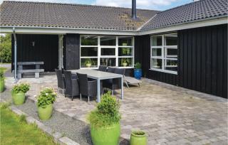 Four-Bedroom Holiday Home In Storvorde - 2