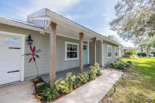 Sunny Retreat Near Downtown & Beaches - 3