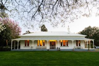 Romney Lane Homestead - - 0