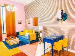 Dolly's Art Deco - Luxe Stay Near Broadway - 5