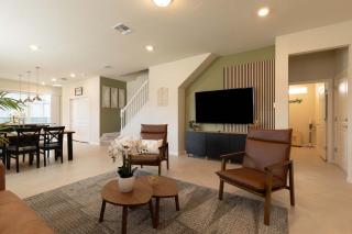 Family Friendly 5BR Home Pool Patio & Room for 10 - 1