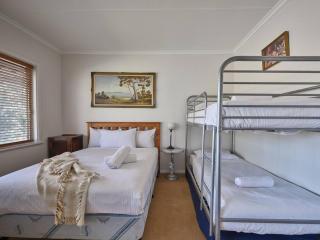 Warraburra Beach Shack, Rosebud - entire house and your own private beach box! - Rosebud - 3