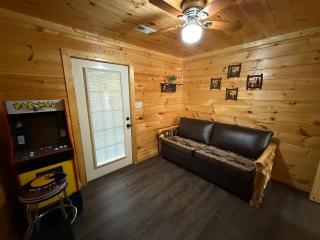 Paradise at the Smokies Cabin with HOT TUB! - Sevierville - 2