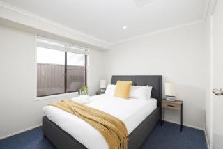 Chapeau Beach House- Walk to the beach - Nelson Bay - 4