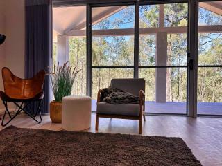 5 Bed Luxury Home - Bush views, BBQ, Comfort - Muswellbrook - 0