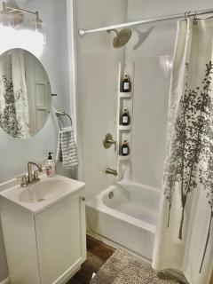 Cozy 2 bedroom by Notre Dame - South Bend - 4