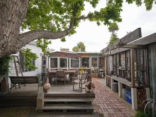 Warraburra Beach Shack, Rosebud - 2 bedrooms - plus your own private Beach box! - Rosebud - 0