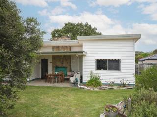 Warraburra Beach Shack, Rosebud - 2 bedrooms - plus your own private Beach box! - Rosebud - 9