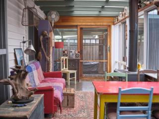 Warraburra Beach Shack, Rosebud - 2 bedrooms - plus your own private Beach box! - Rosebud - 5