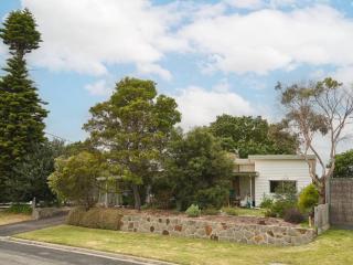 Warraburra Beach Shack, Rosebud - 2 bedrooms - plus your own private Beach box! - Rosebud - 4