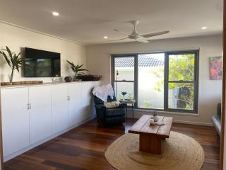 Middle Rock Beach Unit 2 - Lake Cathie - 9