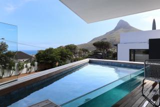 Paradise in Camps Bay, Luxury Villa with Pool and Views - 7