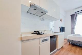 Warm and Simply Studio Apartment at Sky House BSD By Travelio - 8