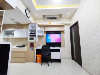 Modern Look 1BR at Uttara The Icon Apartment By Travelio - Kejayan - 4