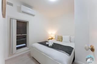 Manly Beachside 2-Bed Apartment in Spacious House - Sydney - 8