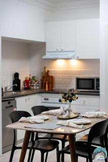 Manly Beachside 2-Bed Apartment in Spacious House - Sydney - 3