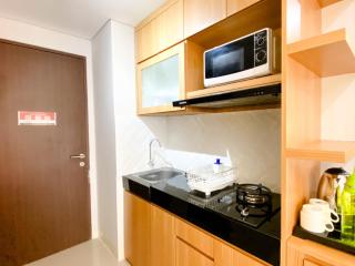 Homey and Best Deal Studio at Apartment Transpark Juanda Bekasi Timur By Travelio - Bekasi - 6