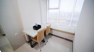 Cozy and Homey 2BR at Benson Supermall Mansion Apartment By Travelio - 4