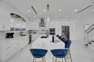 4 BR Designer Home Next to Shul and Community Pool villa - 4