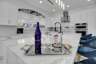 4 BR Designer Home Next to Shul and Community Pool villa - 3