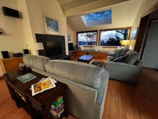 Cannon Beach Condo Ocean Views ! Close to Beach! - Cannon Beach - 6