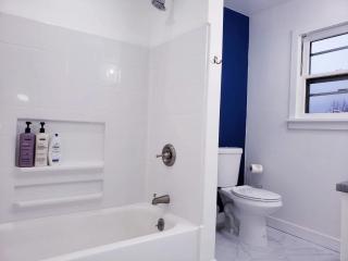 Downtown on BSU Campus 3 Beds Fully Remodeled - Boise - 2