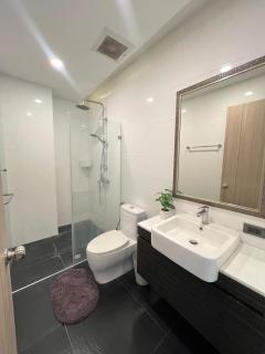 Viva Patong Apartment B402, Close to Patong's Nightlife, Beach & More - Patong - 3