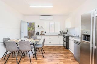 Campbell Cottage - A Beachside Escape in Torquay - Torquay - 3