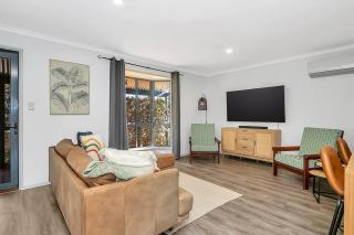 Port Parade - Poolside BBQs and Modern Beach Living - Port Willunga - 8