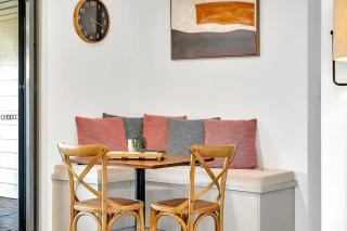 Port Parade - Poolside BBQs and Modern Beach Living - 1