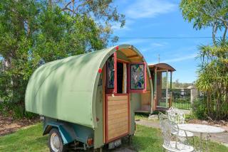 Blue Haven Gypsy Paradise waterfront cottage and vintage vans - Wyee - 6